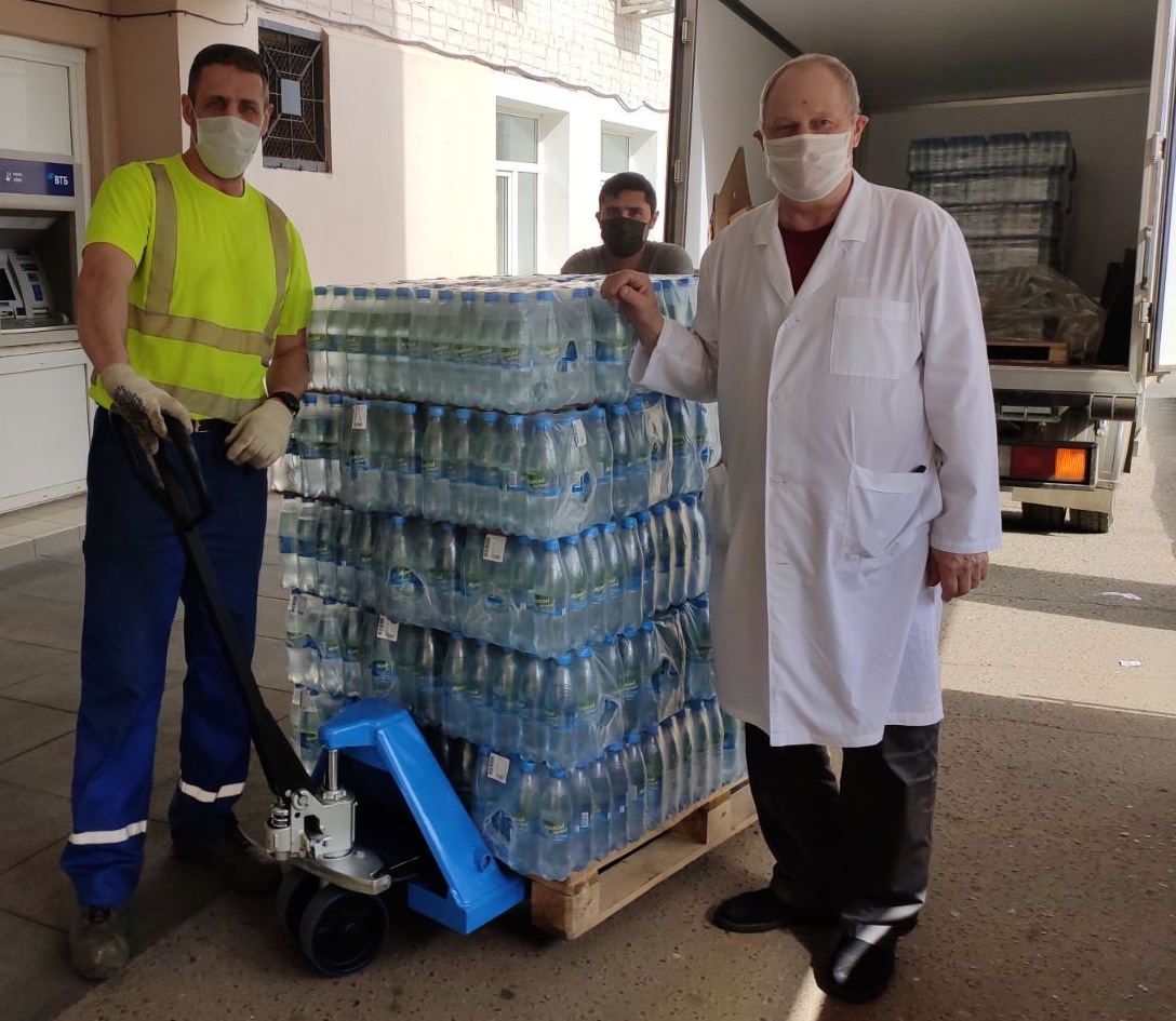 «Пивзавод «Ярпиво»передал 27 тысяч бутылок питьевой воды в больницы Ярославля и Ярославской области