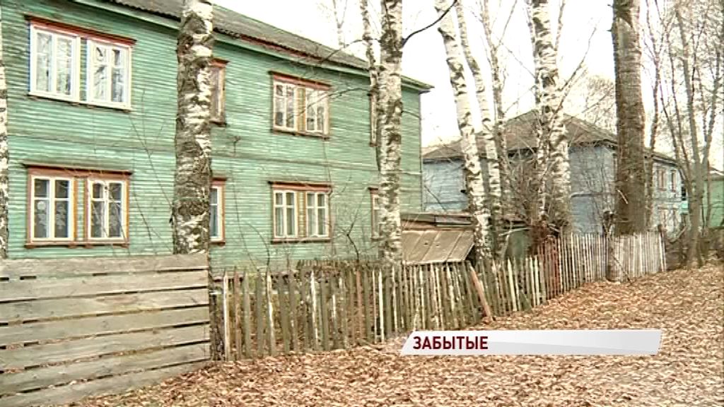 «Скоро расселять будет некого»: жители аварийной двухэтажки семь лет ждут новых квартир