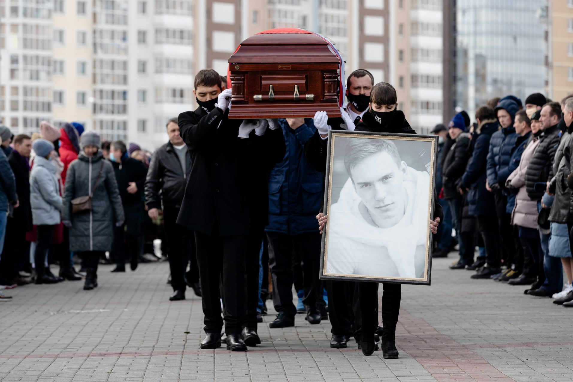 В Челябинске простились с погибшим в Ярославле хоккеистом Тимуром Файзутдиновым