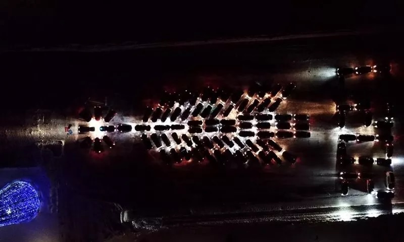 Ярославские автомобилисты устроили грандиозный новогодний флешмоб