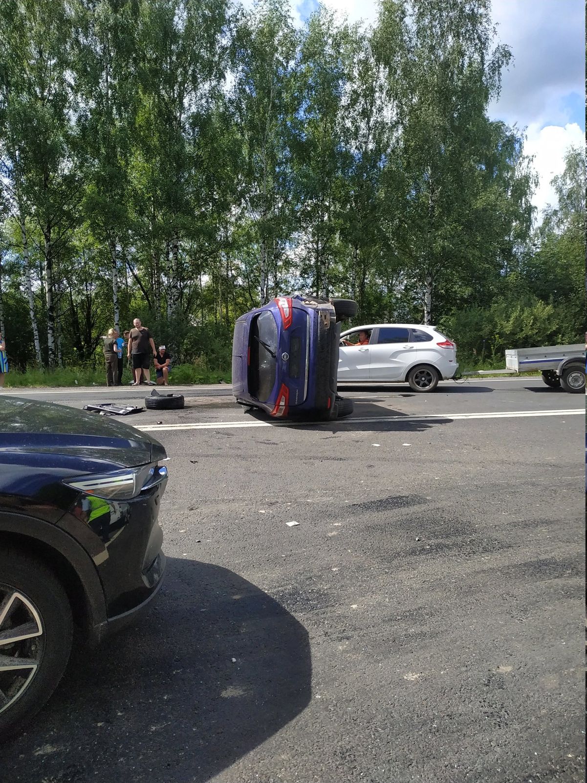 На трассе Ярославль–Рыбинск в тройном ДТП погибла женщина, четверо пострадали