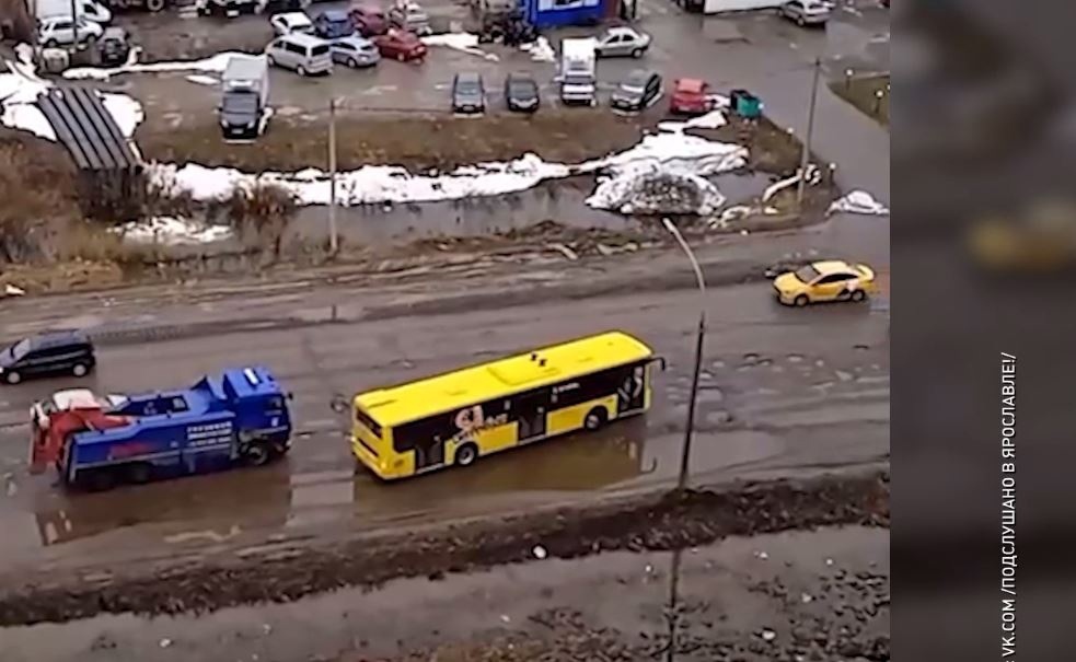 В выходные на брагинской дороге застрял автобус