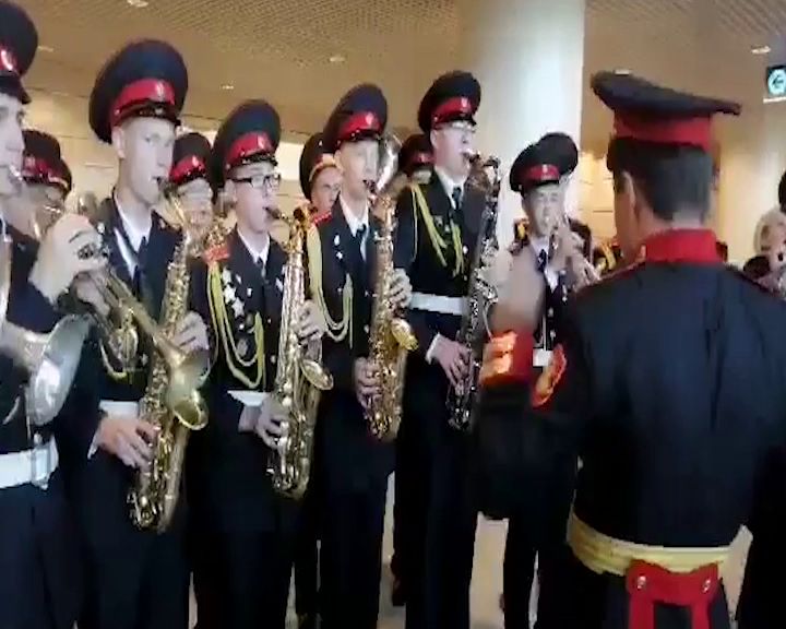 В московском аэропорту с оркестром и флагами встретили триумфаторов WorldSkills