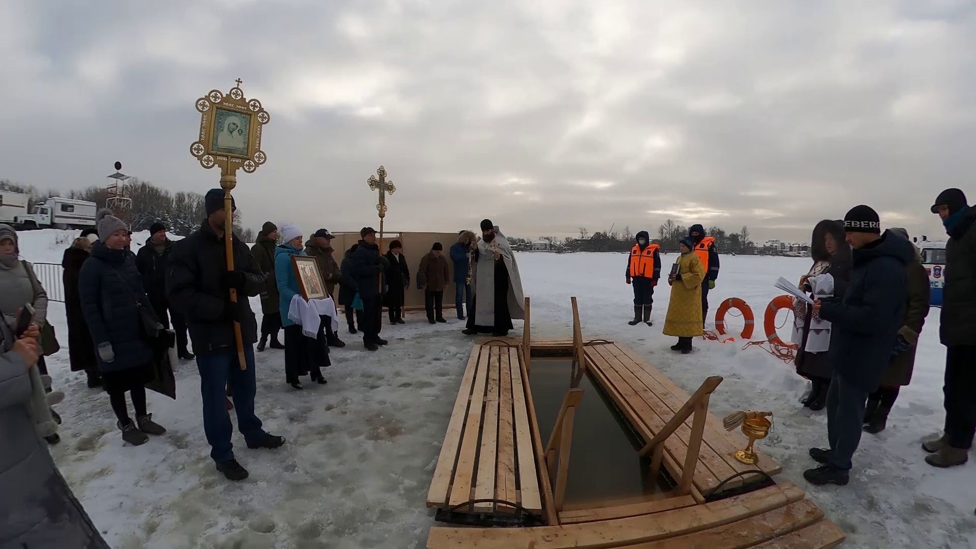 В Ярославской области прошли Крещенские купания