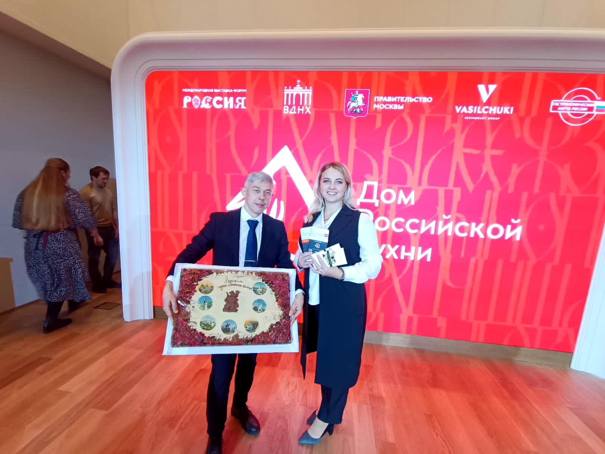 4 килограмма ярославского шоколада. На выставке «Россия» наш регион представил съедобную картину