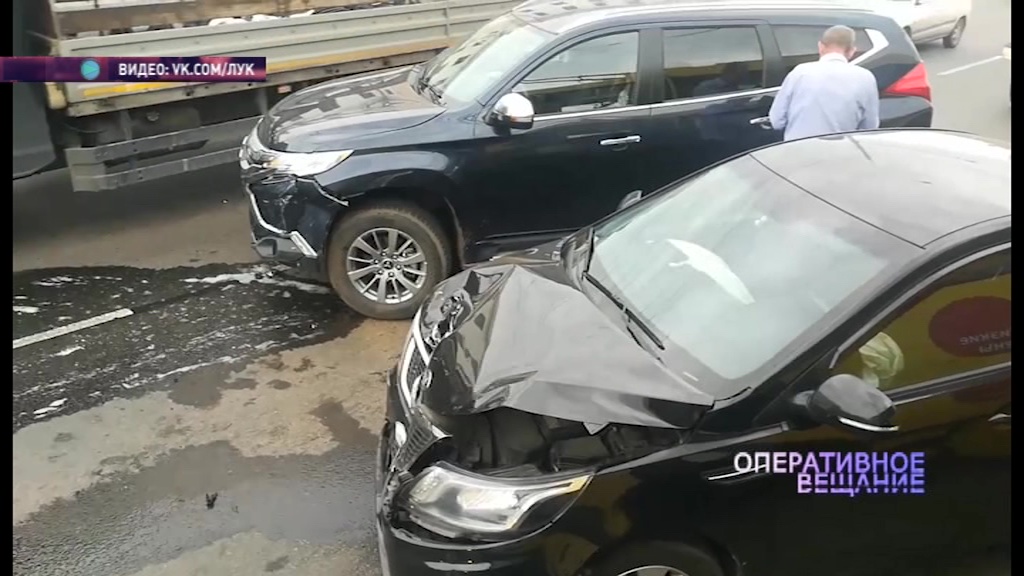 Рыбинцы встали в пробку из-за ДТП на съезде с моста через Волгу
