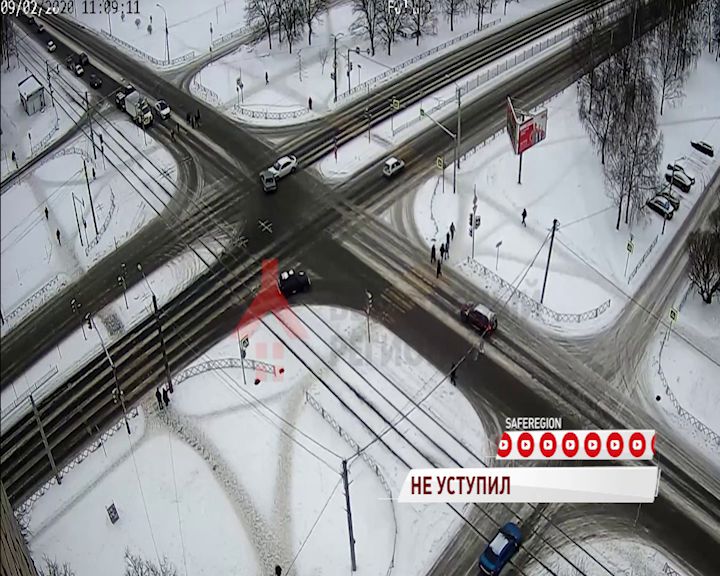 ВИДЕО: В аварии в Дзержинском районе пострадали трое