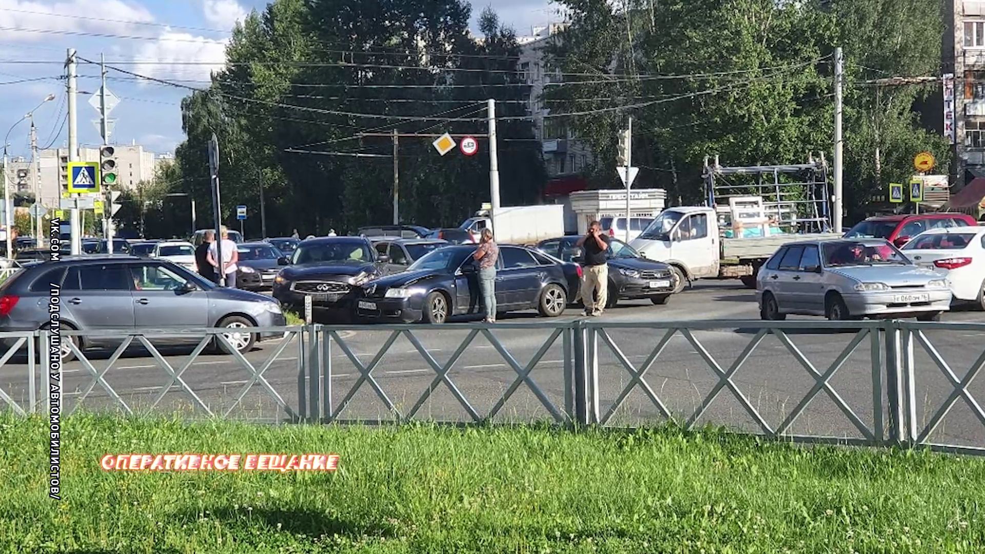 Из-за ДТП на Труфанова парализовало движение на главной магистрали Дзержинского района
