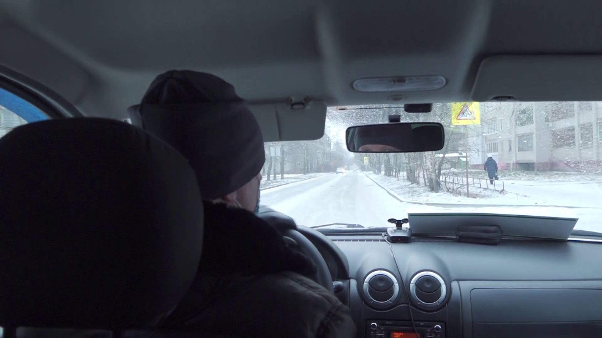Автоволонтеры продолжают помогать медикам