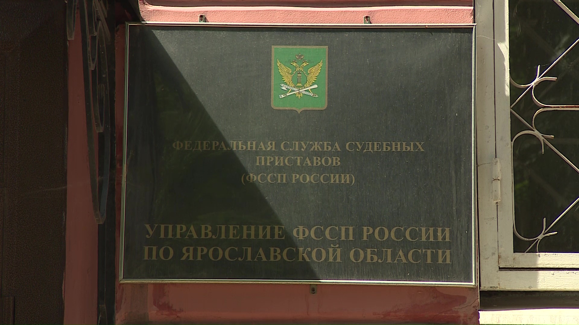 В Ярославле у матери отобрали двоих детей и передали их отцу