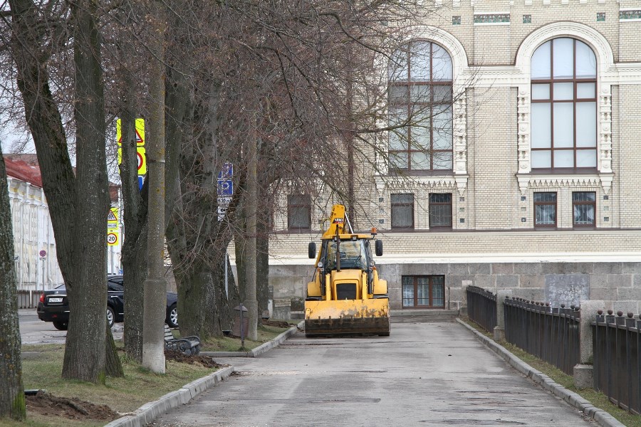 На Волжской набережной в Рыбинске устанавливают стилизованные фонари