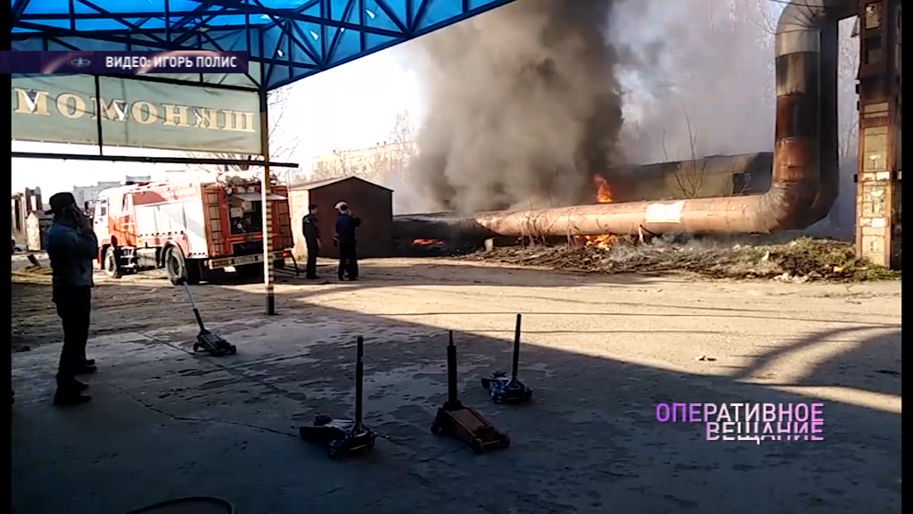 Виновниками пожара в гаражном кооперативе могли стать дети, поджегшие траву