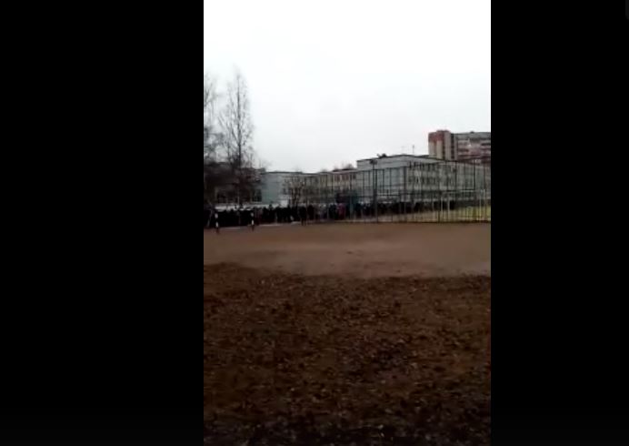 В Ярославле эвакуировали школу