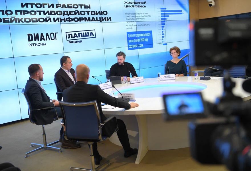 Снять лапшу с ушей. 8 фейков за год зафиксировано в Ярославской области