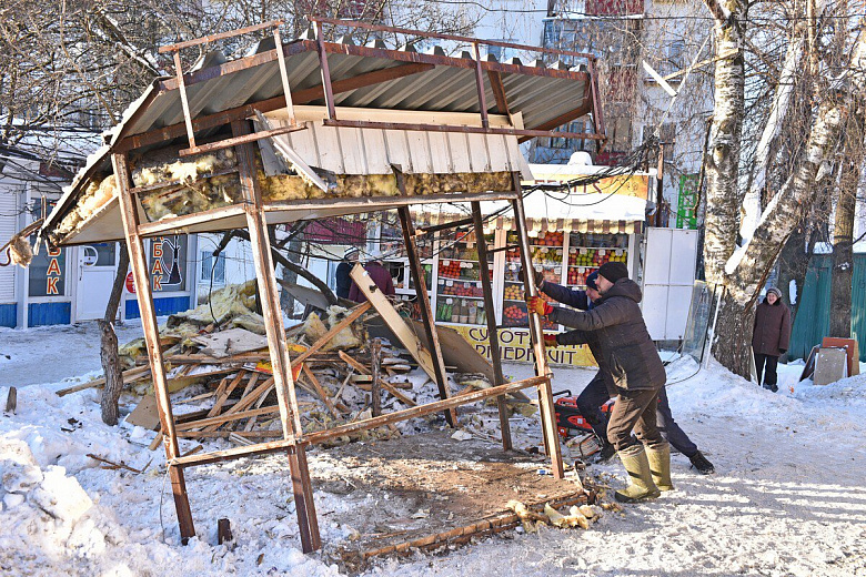 В Ярославле продолжают сносить незаконные ларьки