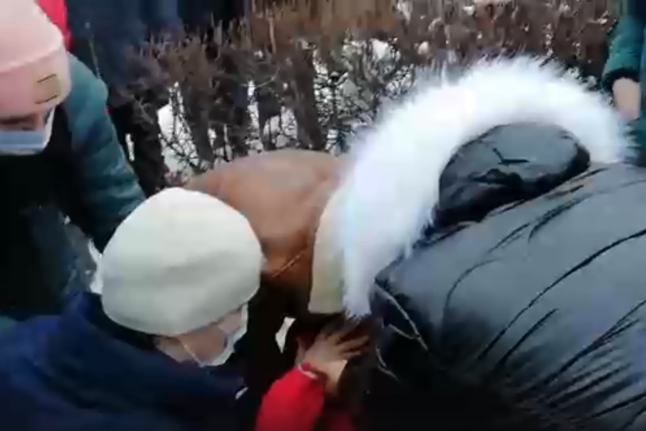 Медики рассказали о состоянии женщины, пострадавшей во время несанкционированной акции в центре Ярославля