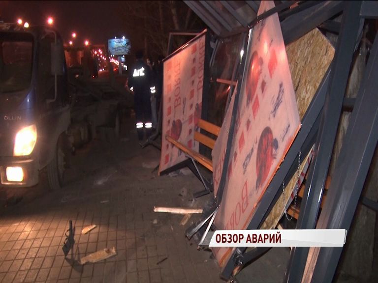 «Киа» снесла новенький павильон на улице Проектируемой