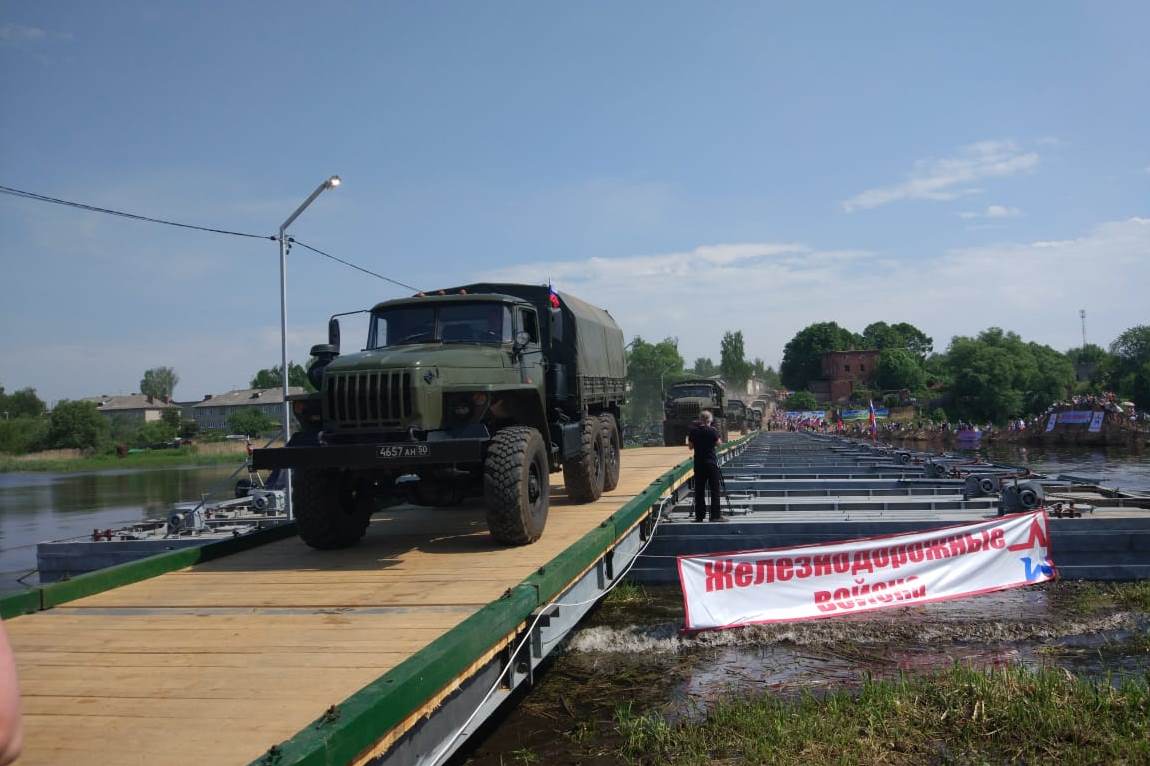 При поддержке губернатора Дмитрия Миронова в Некрасовском организована понтонная переправа