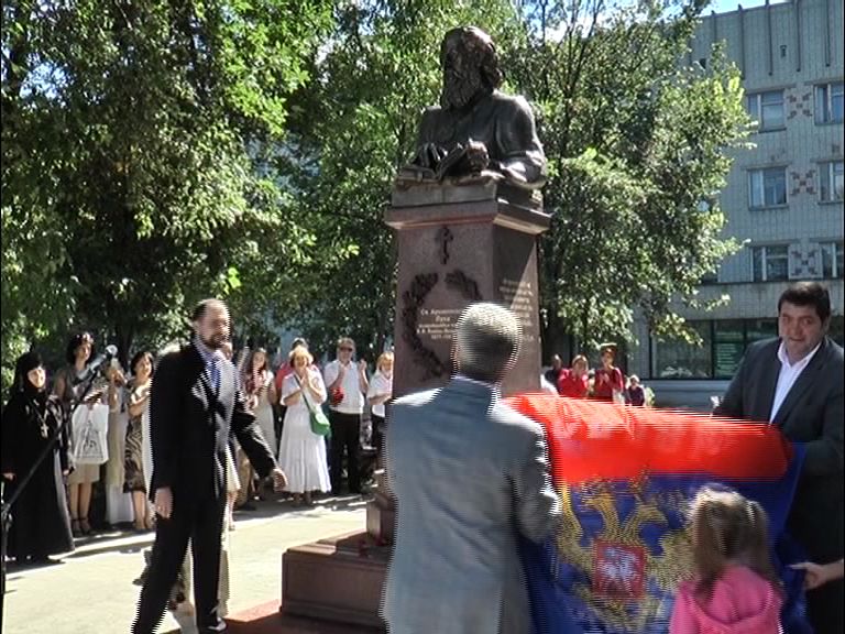 В Переславле появился памятник Святителю Луке Войно-Ясеницкому