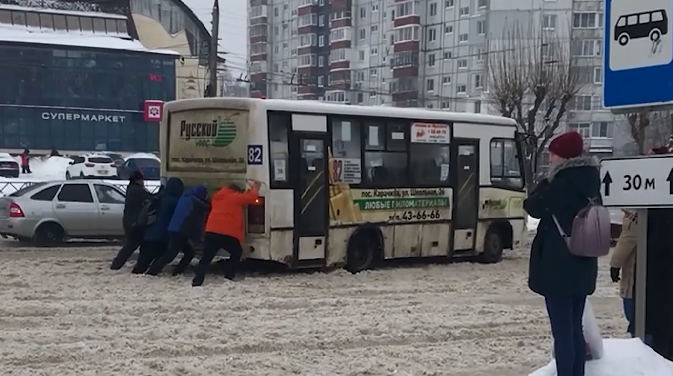 Ярославские власти назвали причины некачественной уборки города