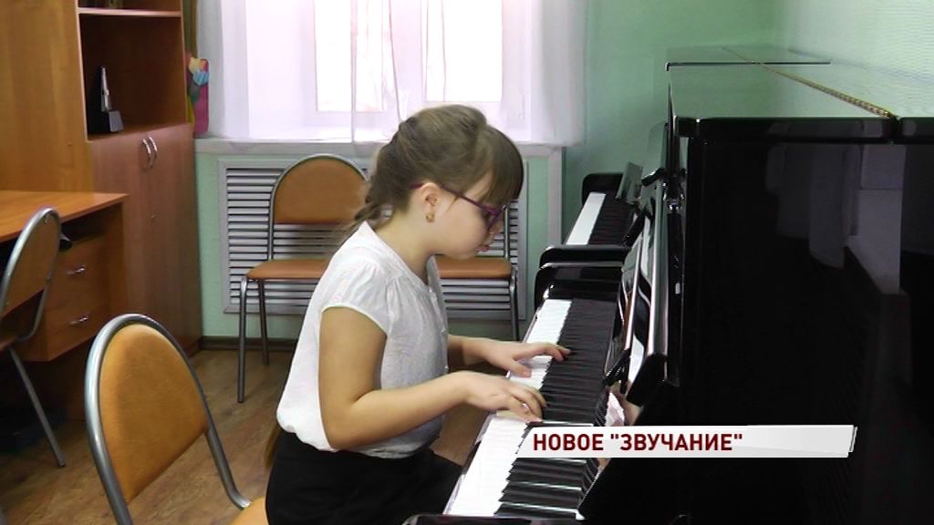 Одна из самых известных детских музыкальных школ региона получила два новых пианино