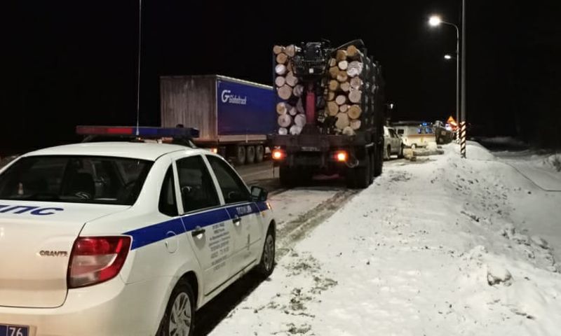 В Ярославской области автобус с детьми попал в ДТП: в сети появилось видео момента аварии