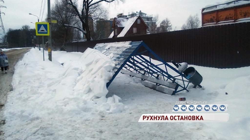 Остановка 8-й больницы рухнула от напора снега