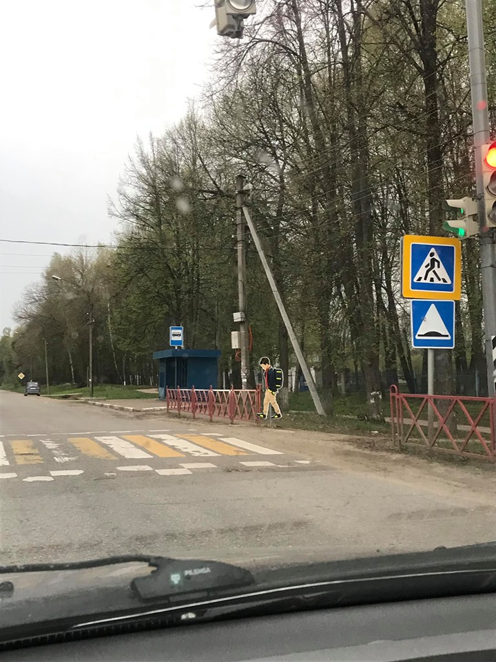 В Ярославле испортили дорожный знак для безопасности пешеходов