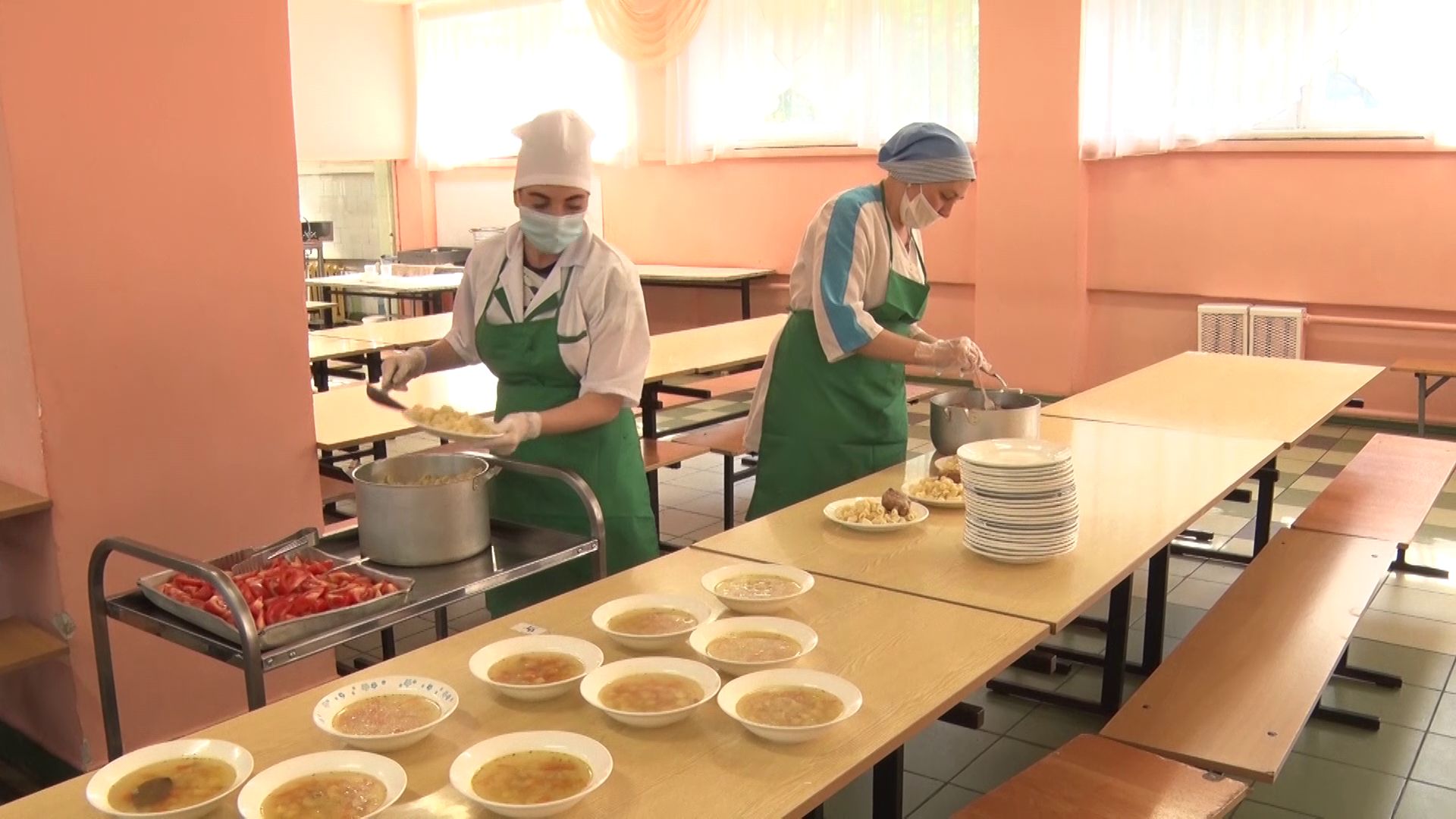Бесплатное питание для учеников начальной школы: чем кормят детей