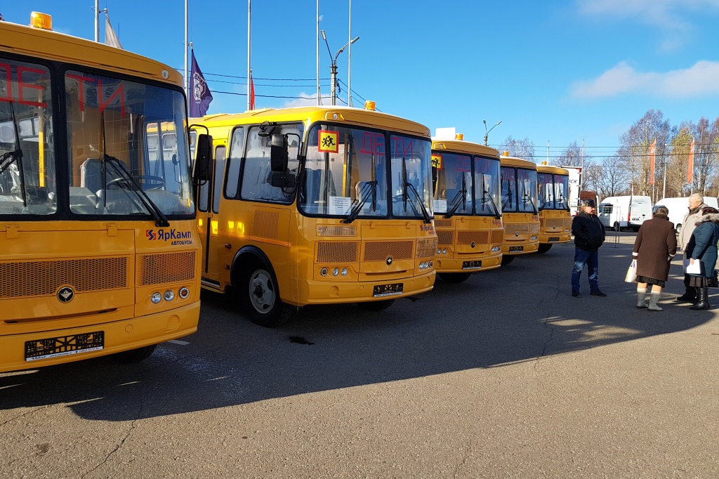 Пять новеньких автобусов теперь будут возить детей в школу