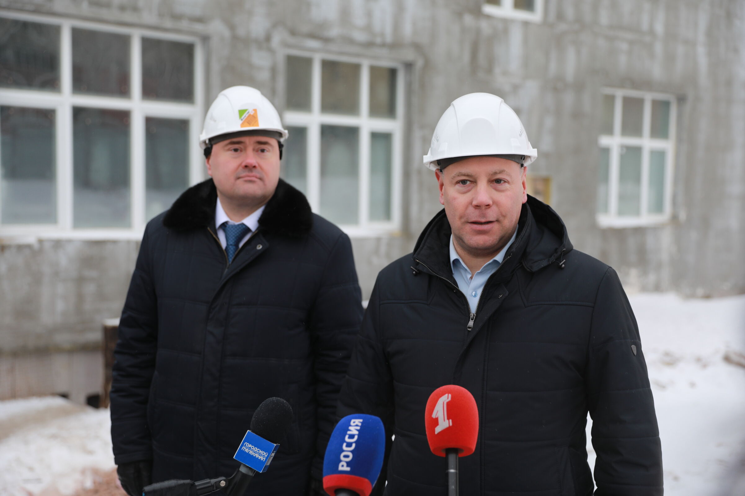 Михаил Евраев проинспектировал строительство новой школы в Ярославле
