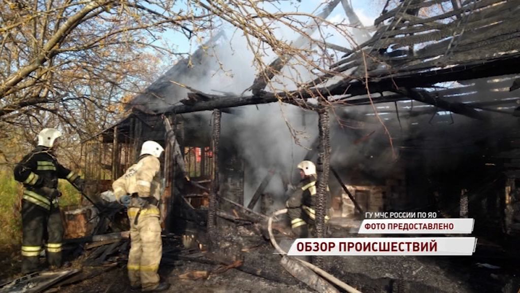 Огромный пожар в Рыбинском районе уничтожил дом