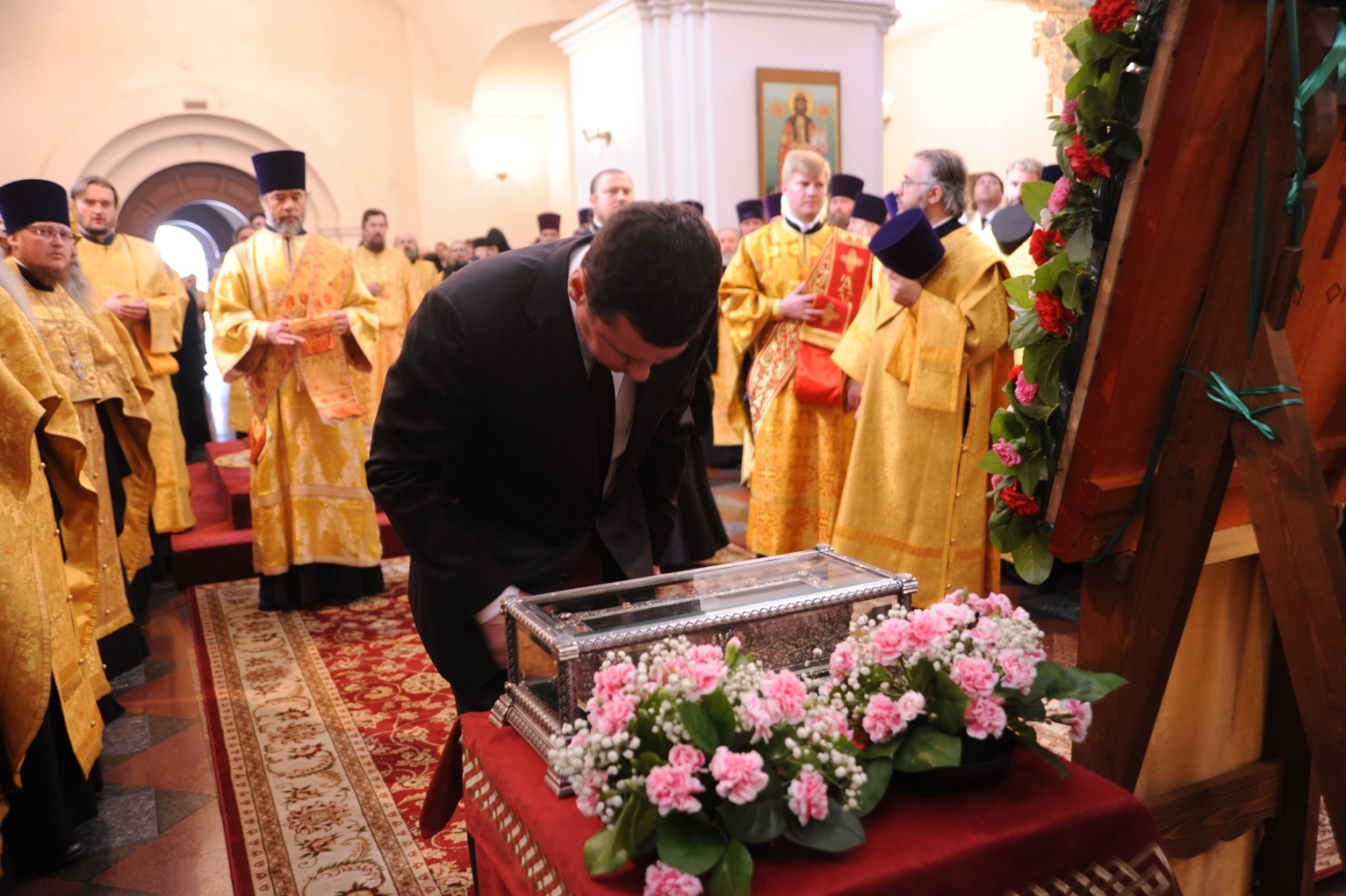 Дмитрий Миронов принял участие во встрече мощей Спиридона с тысячами верующих