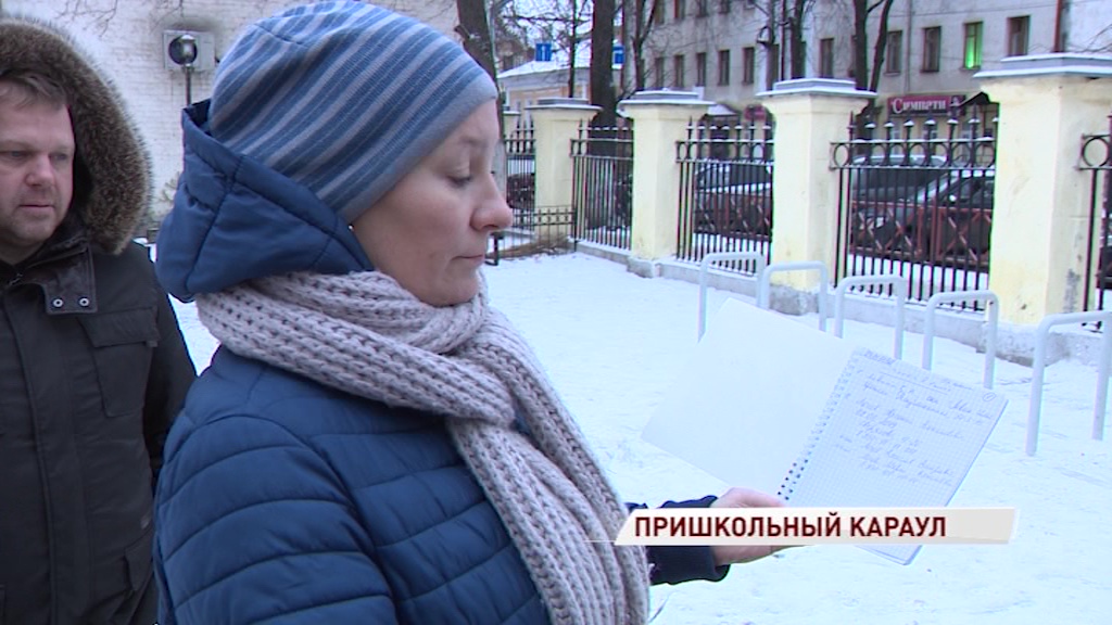 Родители устроили круглосуточный караул у школы, чтобы успеть записать туда детей