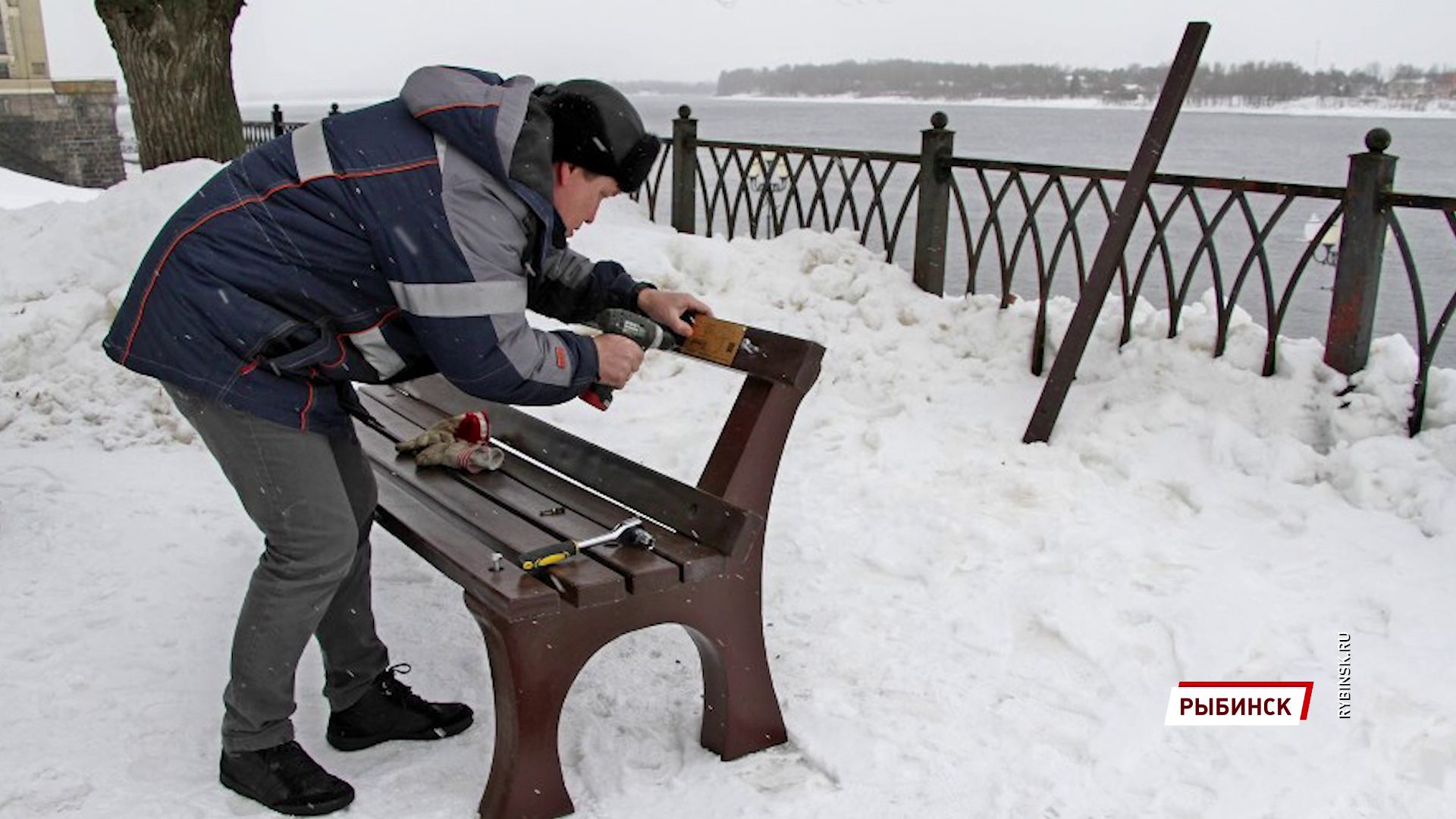 В Рыбинске поставили первую в городе экоскамью