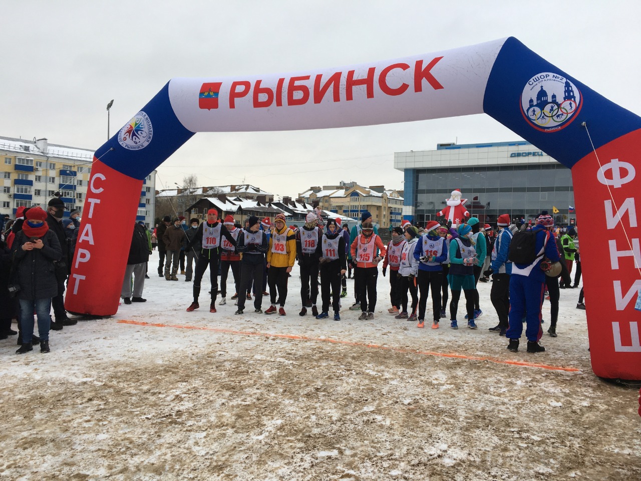 В Рыбинске в 29-й раз прошел предновогодний забег