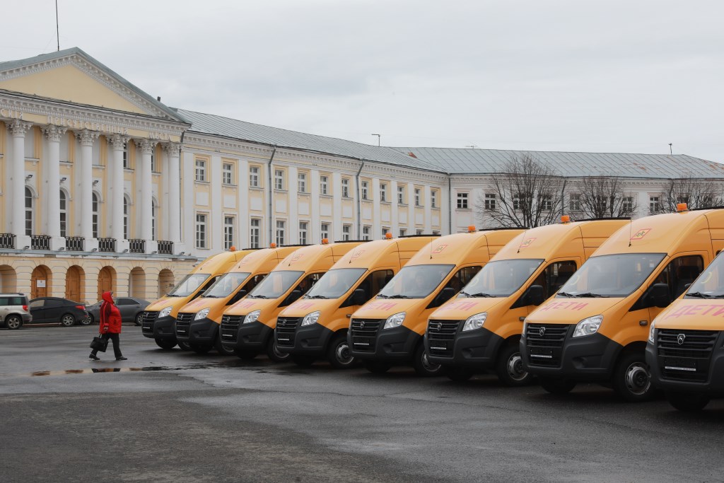 23 новых автобуса переданы в школы Ярославской области