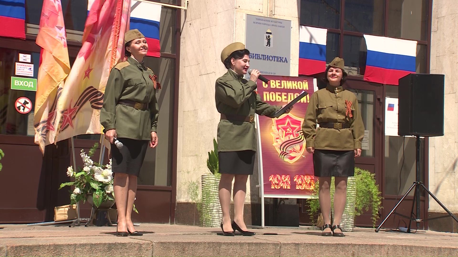 Вокалисты ДК имени Добрынина впервые с начала пандемии вышли к зрителям офлайн с песнями Победы