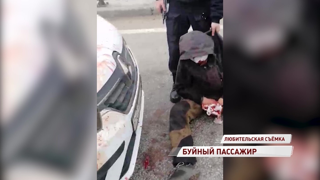 ВИДЕО: Буйный пассажир такси устроил резню прямо на дороге