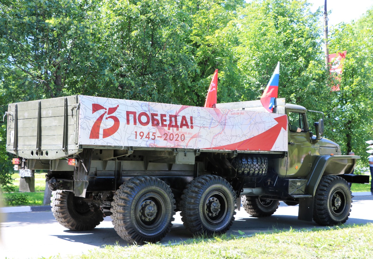 По Ростовскому району проехала военная техника