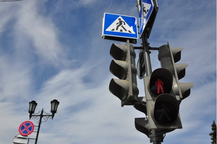 Ярославские светофоры остались без обслуживания: кто должен регулировать движение