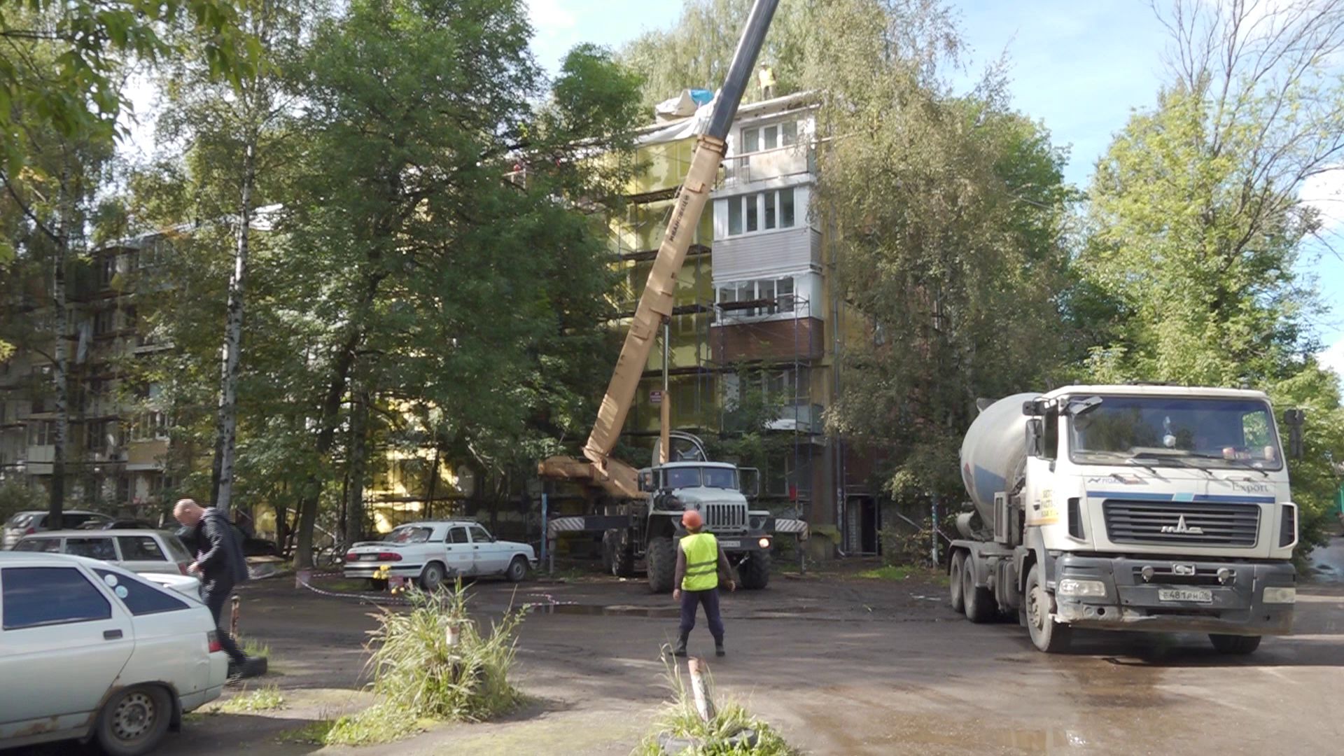 На улице Юности начался капремонт дома