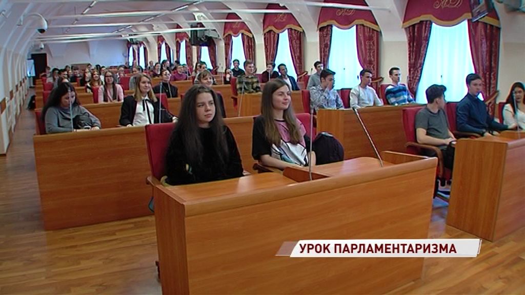 Для выпускников 62-й школы провели урок парламентаризма