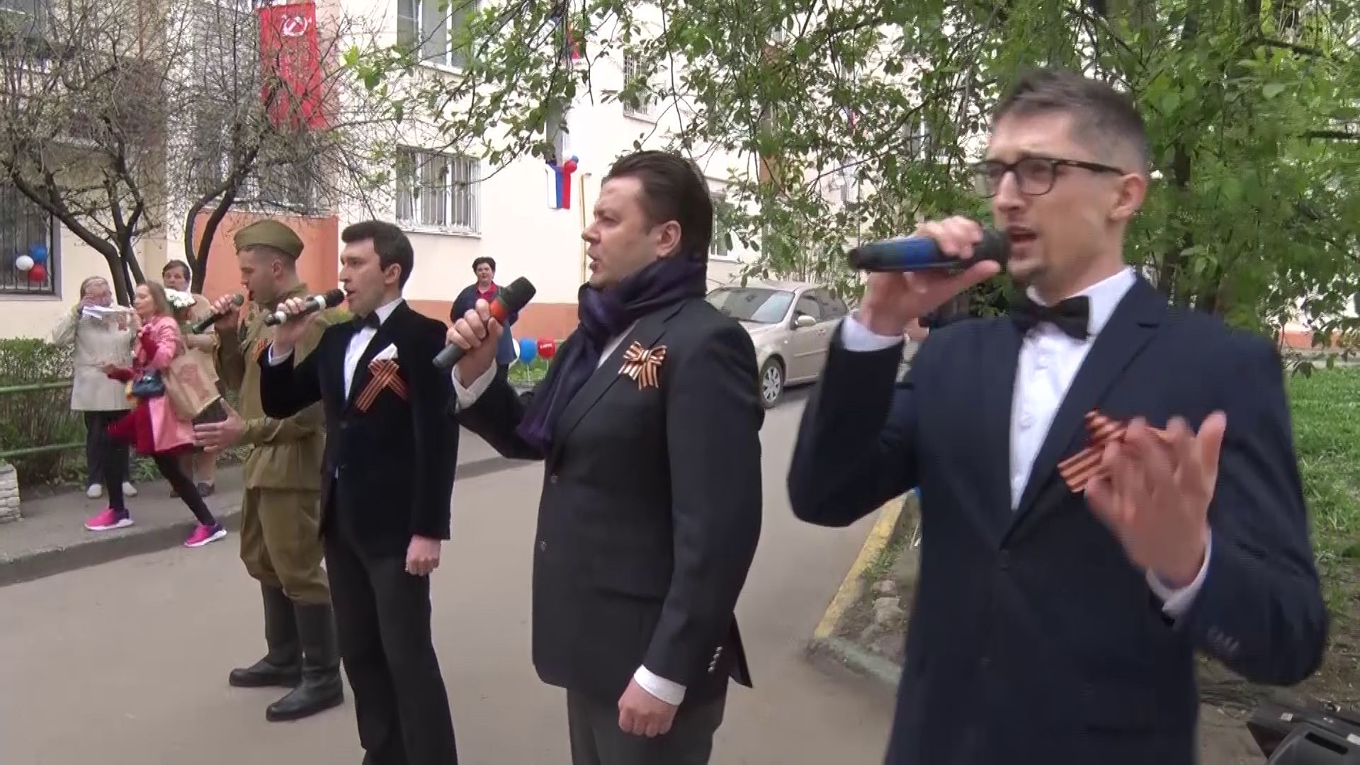 «Поем двором»: в День Победы над Ярославлем зазвучали песни военных лет