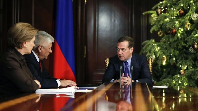 После послания президента правительство РФ в полном составе ушло в отставку