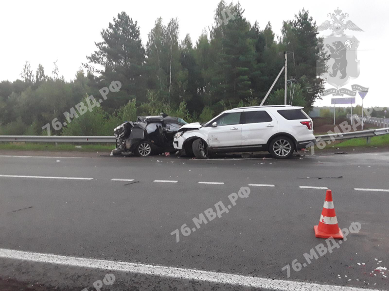 В тройном ДТП в Ярославском районе пострадали пять человек