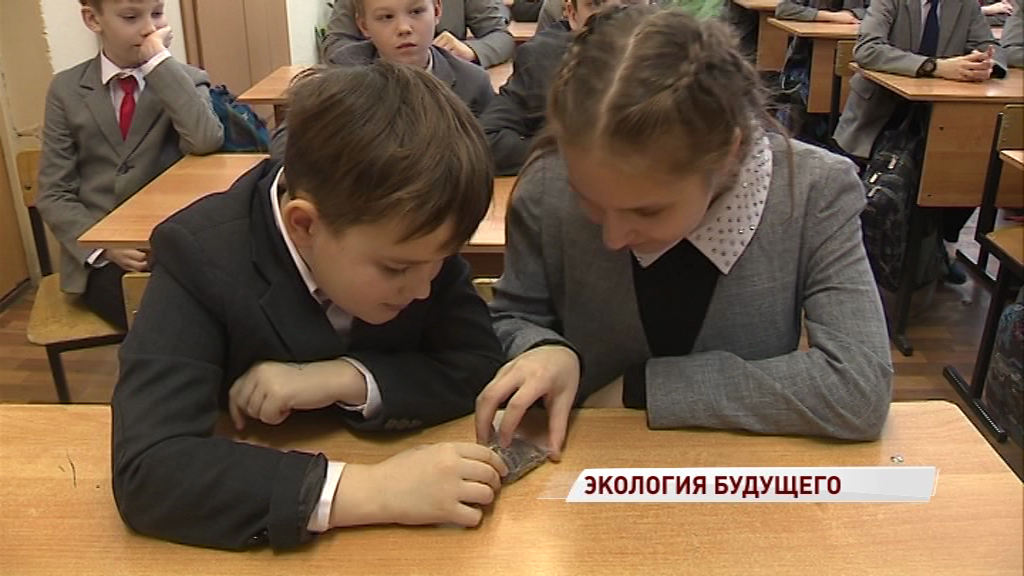 Бутылки на одежду, банки на велосипеды: школьникам рассказали, зачем нужен раздельный сбор