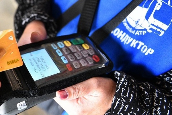 В 500 пассажирских автобусах Ярославской области уже можно расплатиться картой