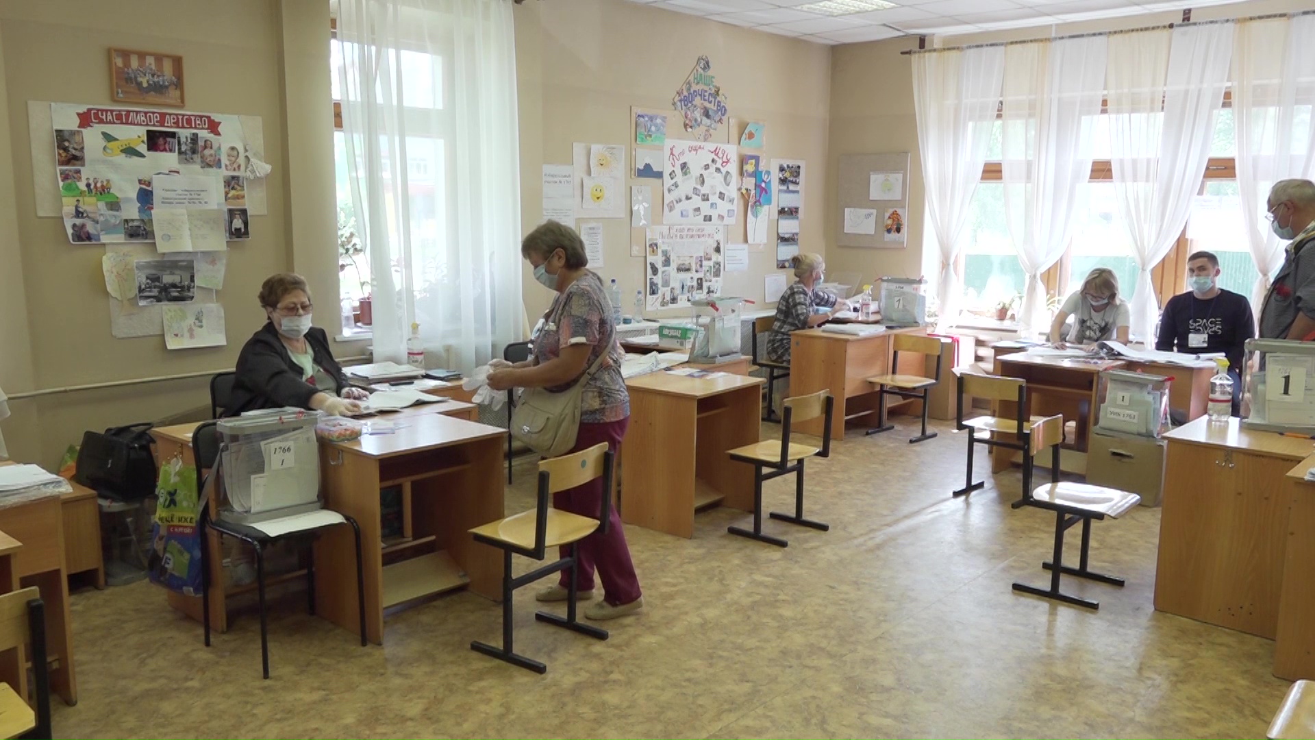Наблюдатель УИК поделилась своим мнением о текущем голосовании