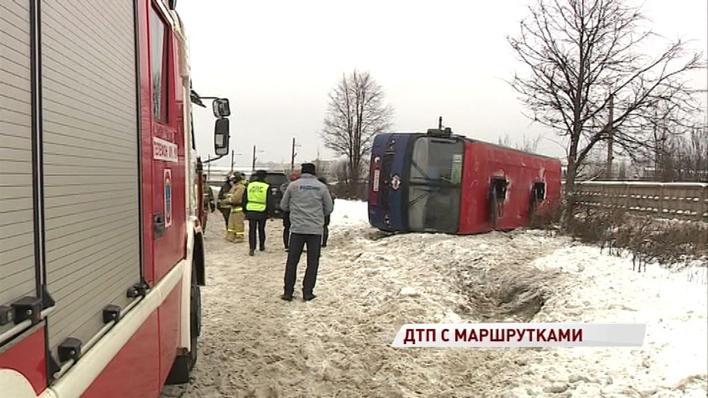 На Промышленном шоссе с пути сошли сразу две маршрутки: возможные причины ДТП